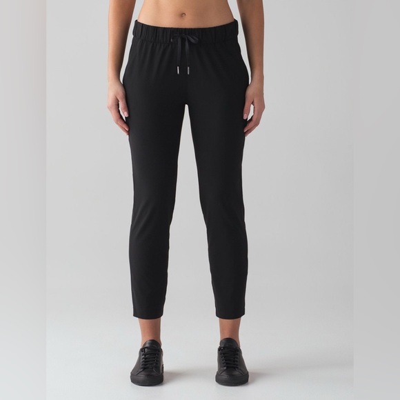 lululemon athletica Pants - Lululemon On The Fly Pant Woven 28” Black – Size 4